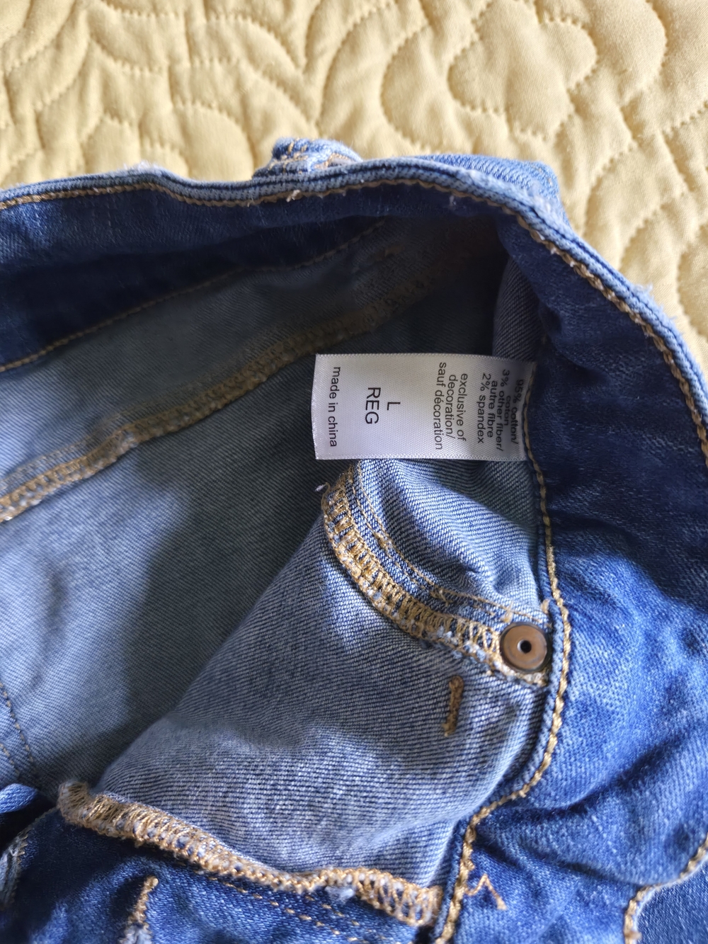 Women’s Blue Denim Jeans with Mid-Rise Fit